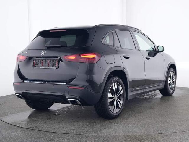 Mercedes-Benz GLA-KLASSE 250 e Face Lift Plug-In Hybride | Trekhaak | Panorama Schuif-Kanteldak | Night Pakket | 11 kW Laden | Stuur en stoelverwarming | Inclusief 24 maanden MB Certified garantie voor Europa.