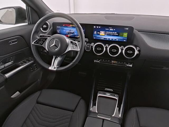 Mercedes-Benz GLA-KLASSE 250 e Face Lift Plug-In Hybride | Trekhaak | Panorama Schuif-Kanteldak | Night Pakket | 11 kW Laden | Stuur en stoelverwarming | Inclusief 24 maanden MB Certified garantie voor Europa.