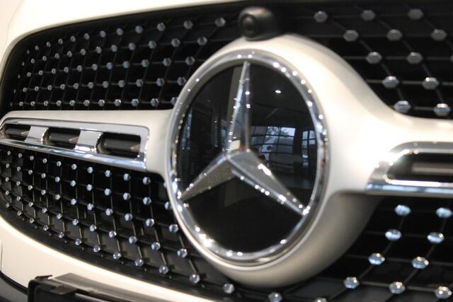 Mercedes-Benz GLA-KLASSE 180 Business Solution AMG Panorama dak