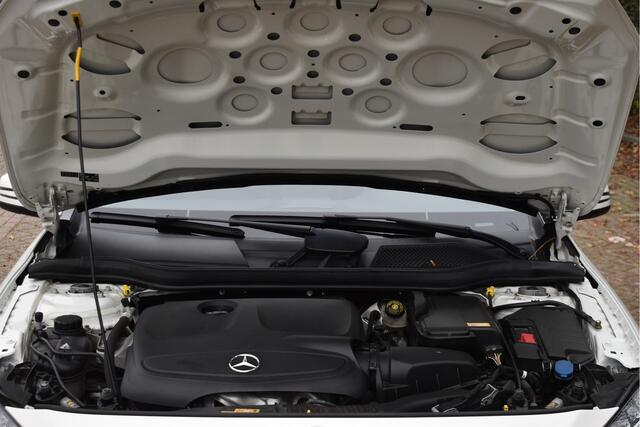 Mercedes-Benz GLA-KLASSE 180 Ambition | Open dak | Stoelverwarming | Nav | Cruise Contr | Xenon | PDC rondom
