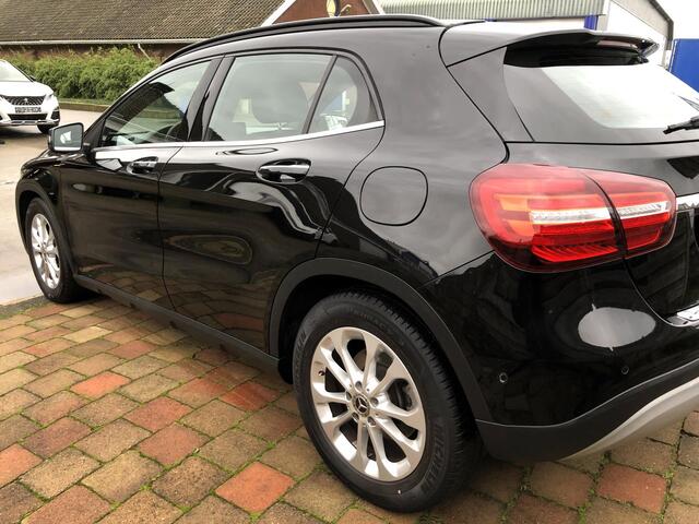 Mercedes-Benz GLA-KLASSE 180 Business Solution