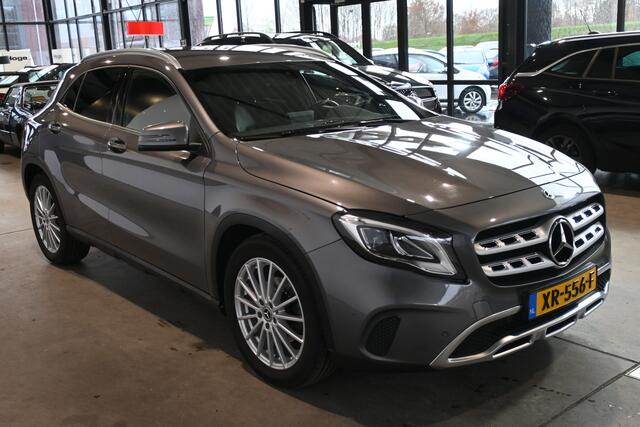 Mercedes-Benz GLA-KLASSE 180 Business Solution AMG Automaat Navigatie Leder PDC Cruise control Airco Stoelverwarming Inruil Mogelijk!