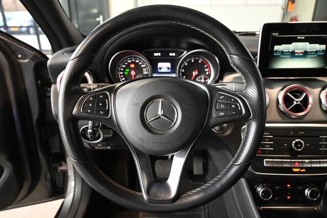 Mercedes-Benz GLA-KLASSE 180 Business Solution AMG Automaat Navigatie Leder PDC Cruise control Airco Stoelverwarming Inruil Mogelijk!
