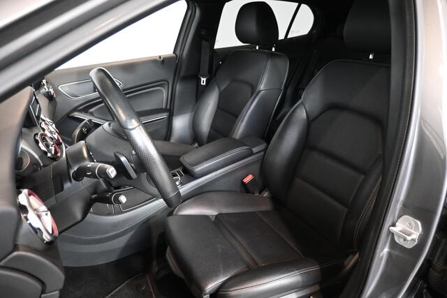 Mercedes-Benz GLA-KLASSE 180 Business Solution AMG Automaat Navigatie Leder PDC Cruise control Airco Stoelverwarming Inruil Mogelijk!