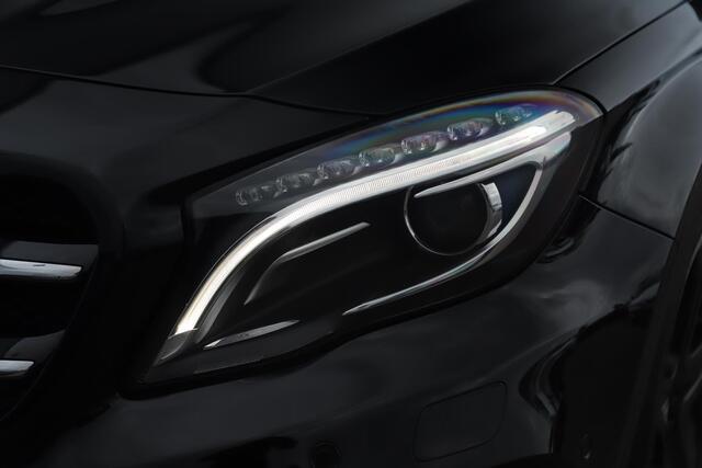 Mercedes-Benz GLA-KLASSE 180 AMG Night Automaat Xenon LED Carplay Half Leder Navigatie 18 inch LMV Sfeerverlichting Sportstoelen