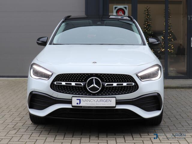 Mercedes-Benz GLA-KLASSE 250 e AMG | 8G Aut | Alarmklasse 3 | Ambiente Light | Business | Elektr. Panorama Schuif/Kanteldak | LED | MBUX | Night | Wit Metallic | Dealeronderhouden |