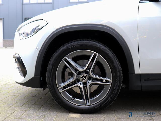 Mercedes-Benz GLA-KLASSE 250 e AMG | 8G Aut | Alarmklasse 3 | Ambiente Light | Business | Elektr. Panorama Schuif/Kanteldak | LED | MBUX | Night | Wit Metallic | Dealeronderhouden |