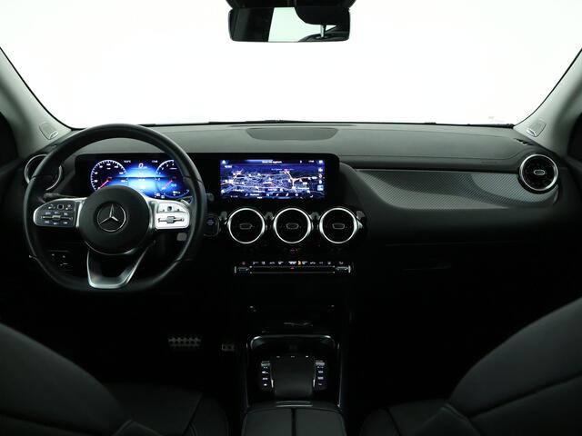 Mercedes-Benz GLA-KLASSE 250 e AMG Sportpakket | Burmester Audio | Augmented Reality | Multibeam LED | Car Play | Stoelverwarming | Inclusief 24 maanden MB Certified garantie voor Europa.