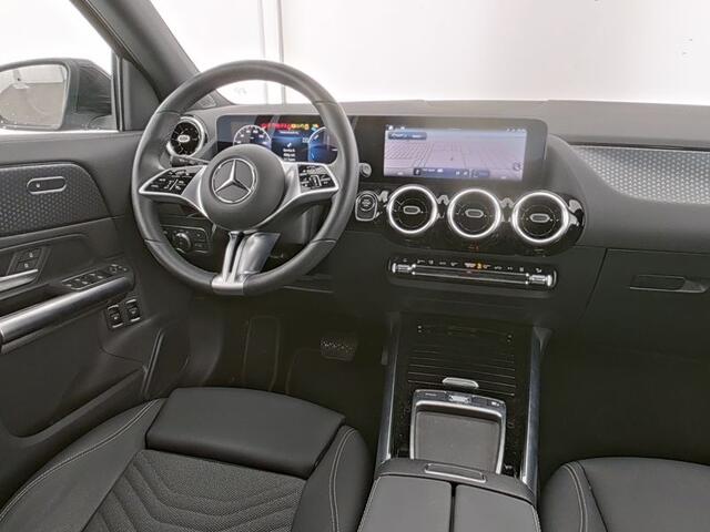Mercedes-Benz GLA-KLASSE 250 e Face Lift Plug-In Hybride | Trekhaak | tot 11 kW laden | Stuur en stoelverwarming | Led koplampen | Spiegel pakket | Inclusief 24 maanden MB Certified garantie voor Europa.