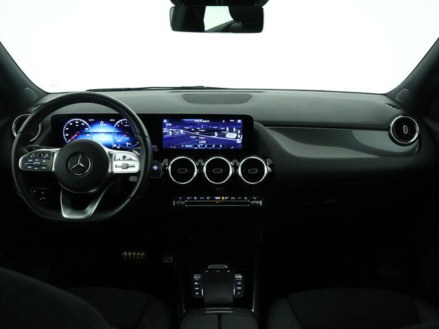 Mercedes-Benz GLA-KLASSE 250 e AMG Plug-In Hybride | Trekhaak | Panorama Schuif-Kanteldak | AMG Styling | Night Pakket | Spiegelpakket. Inclusief 24 maanden MB Certified garantie voor Europa.