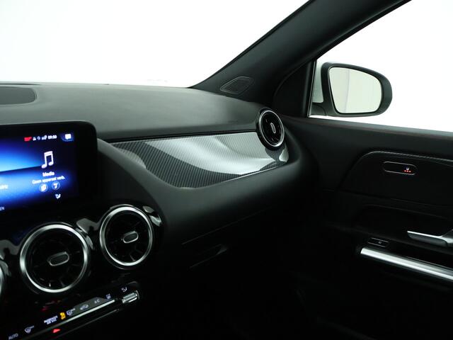 Mercedes-Benz GLA-KLASSE 250 e AMG Plug-In Hybride | Trekhaak | Panorama Schuif-Kanteldak | AMG Styling | Night Pakket | Spiegelpakket. Inclusief 24 maanden MB Certified garantie voor Europa.