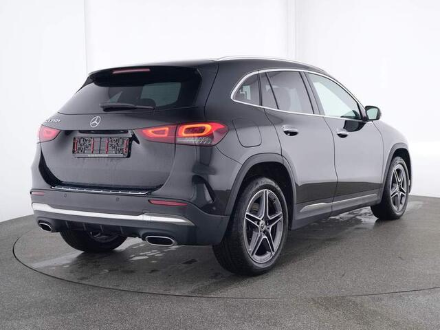 Mercedes-Benz GLA-KLASSE 250 e AMG Plug-In Hybride | Panorama Schuif-Kanteldak | AMG Styling | Spiegel-Paket | Keyless-Go | LED Koplampen | Inclusief 24 maanden MB Certified garantie voor Europa.