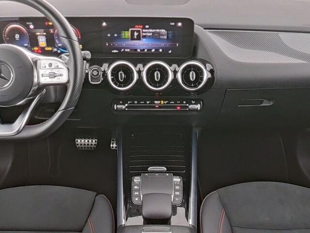 Mercedes-Benz GLA-KLASSE 250 e AMG Plug-In Hybride | Panorama Schuif-Kanteldak | AMG Styling | Spiegel-Paket | Keyless-Go | LED Koplampen | Inclusief 24 maanden MB Certified garantie voor Europa.