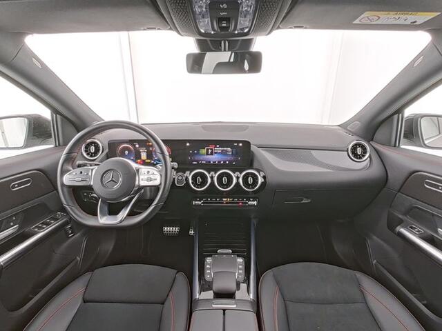 Mercedes-Benz GLA-KLASSE 250 e AMG Plug-In Hybride | Panorama Schuif-Kanteldak | AMG Styling | Spiegel-Paket | Keyless-Go | LED Koplampen | Inclusief 24 maanden MB Certified garantie voor Europa.