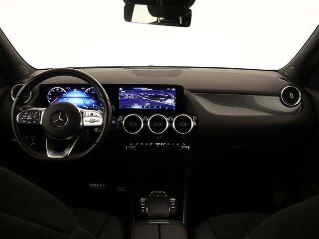 Mercedes-Benz GLA-KLASSE 250 e AMG Sportpakket | Trekhaak | Stoelverwarming | Sfeerverlichting | Augmented Reality | Car Play | DAB | | Inclusief 24 maanden MB Certified garantie voor Europa.
