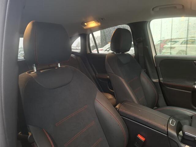 Mercedes-Benz GLA-KLASSE 250 e AMG Line Night Plug in Hybrid 218pk PHEV | Alcantara Sportstoelen | Widescreen Navi | Apple Carplay | L.M. 19" | Cruise Control | DAB |