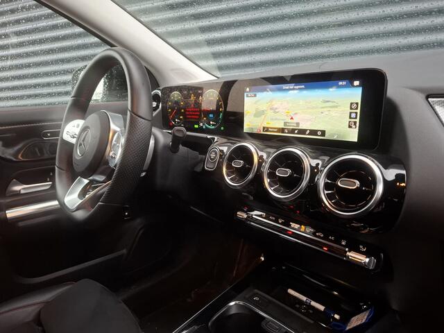 Mercedes-Benz GLA-KLASSE 250 e AMG Line Night Plug in Hybrid 218pk PHEV | Alcantara Sportstoelen | Widescreen Navi | Apple Carplay | L.M. 19" | Cruise Control | DAB |