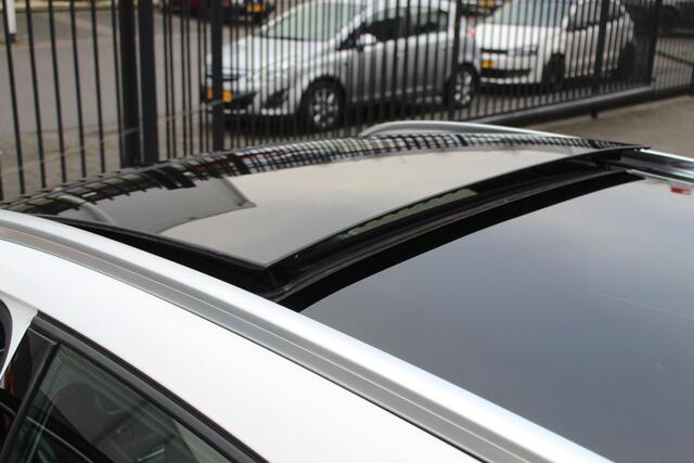 Mercedes-Benz GLA-KLASSE 180 Premium Plus AMG line/Panorama dak/Automaat/LED koplampen/Navigatie/Bluetooth.