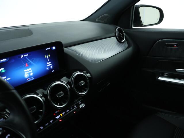 Mercedes-Benz GLA-KLASSE 250 e AMG Line | Dodehoekdetector | Nightpakket | Inclusief 24 maanden MB Certified garantie voor Europa.