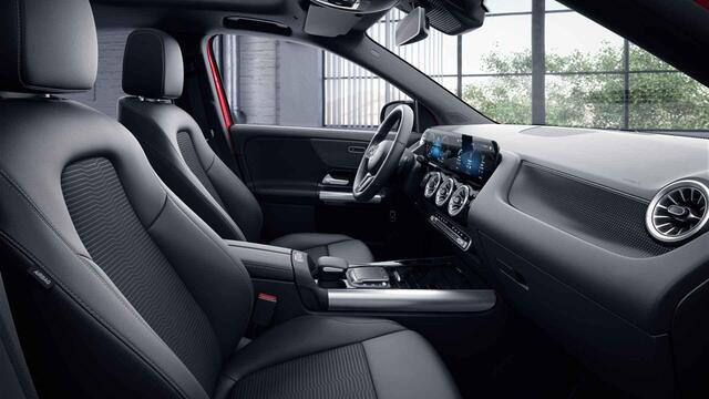 Mercedes-Benz GLA-KLASSE 250 e Luxury Line | Multibeam | Panoramadak | Keyless entry | 30 camera | Night pakket |