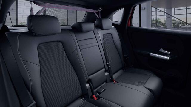 Mercedes-Benz GLA-KLASSE 250 e Luxury Line | Multibeam | Panoramadak | Keyless entry | 30 camera | Night pakket |