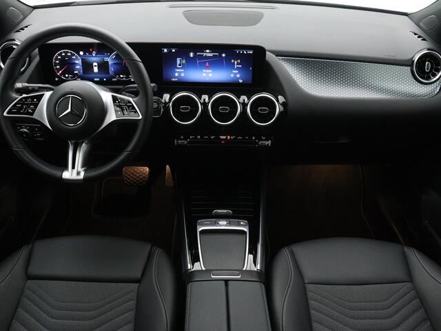 Mercedes-Benz GLA-KLASSE 250 e Business Line | Lichtmetalen velgen | MBUX wide screen | Navigatie | Parking support met camera achter | Inclusief 24 maanden MB Certified garantie voor Europa.