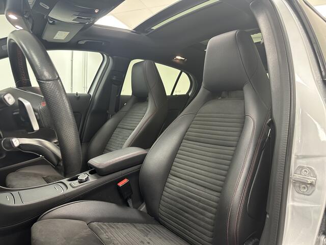 Mercedes-Benz GLA-KLASSE 180 AMG Night Ed. | Panoramadak | Keyless-Go | 19'' |
