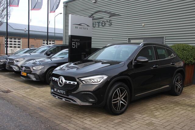 Mercedes-Benz GLA-KLASSE 250 Keyless-Go | Sport interieur | Camera | Apple Carplay | Mercedes Me | ECC | Cruise | Actieve spoorassistent | Sfeerverlichting | Navi | LMV18'' | Wegklapbare trekhaak | Goede banden | Zeer nette