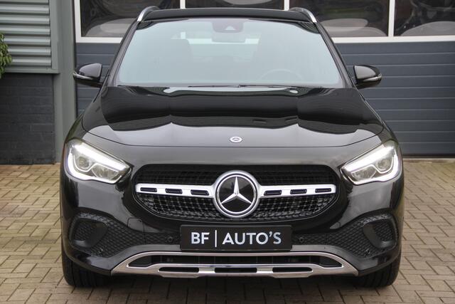 Mercedes-Benz GLA-KLASSE 250 Keyless-Go | Sport interieur | Camera | Apple Carplay | Mercedes Me | ECC | Cruise | Actieve spoorassistent | Sfeerverlichting | Navi | LMV18'' | Wegklapbare trekhaak | Goede banden | Zeer nette