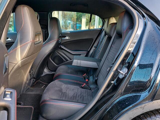 Mercedes-Benz GLA-KLASSE 180 122pk Automaat Business Solution AMG | Origineel NL | Navi + Apple Carplay+Android Auto | Clima | Cruise | Pdc V+A+Assist+Camera | Licht+Regensensor | Stoelverwarming | 18''lm