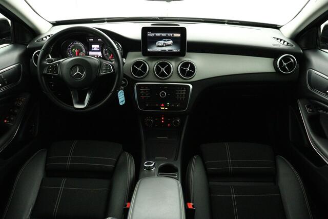 Mercedes-Benz GLA-KLASSE 200 Prestige Urban Panorama | Leer | Navi | Camera | Cruise | Xenon - RIJKLAAR