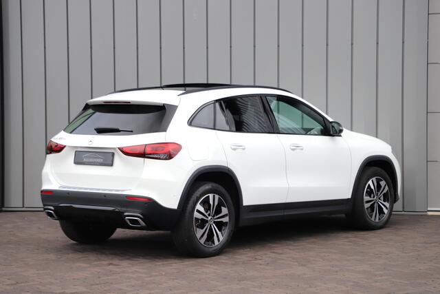 Mercedes-Benz GLA-KLASSE 250 e Luxury Line | Aut8 | 218PK | Panoramadak | Keyles-go | Sfeerverlichting | Widescreen | Stoelverw. | Led | 2023.