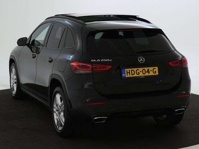 Mercedes-Benz GLA-KLASSE 250 e Plug-In Hybride | Panorama Schuif-Kanteldak | Alarm | Nightpakket \ EASY PACK-achterklep | Dodehoekassistent. Inclusief 24 maanden MB Certified garantie voor Europa.