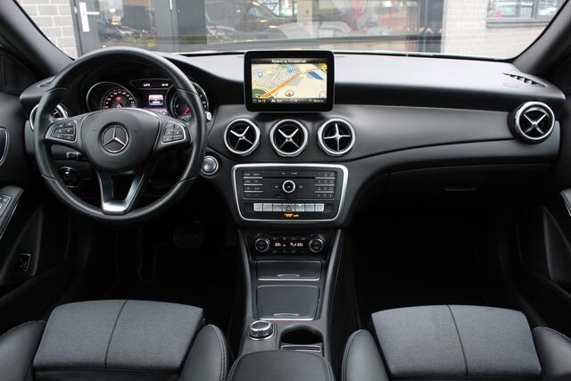 Mercedes-Benz GLA-KLASSE 180 D Business Solution / Camera / Stoelverwarming / N.A.P.