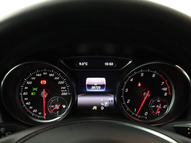 Mercedes-Benz GLA-KLASSE 180 Business Solution | Achteruitrijcamera | Stoelverwarming voor | Navigatie | Parkeersensoren | Climate Controle | Elektische achterklep | Inclusief 24 maanden Mercedes-Benz Certified Garantie.