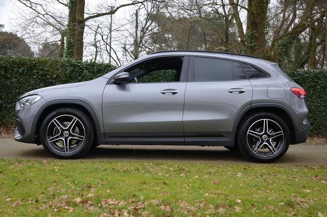 Mercedes-Benz GLA-KLASSE 180 Business Solution AMG Navi/Pdc/Ecc/Acteruitrijcamera/Panoramadak/Sfeerverlichting/Stoelverwarming/elektrisch verstelbare stoel(en) met geheugen/Matrix-Led