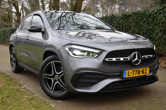 Mercedes-Benz GLA-KLASSE 180 Business Solution AMG Navi/Pdc/Ecc/Acteruitrijcamera/Panoramadak/Sfeerverlichting/Stoelverwarming/elektrisch verstelbare stoel(en) met geheugen/Matrix-Led