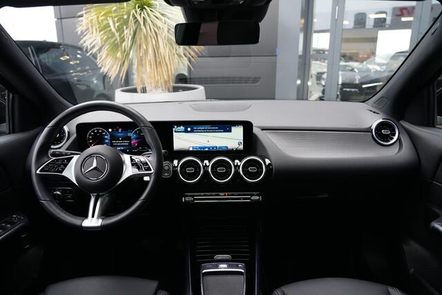 Mercedes-Benz GLA-KLASSE 180 Luxury Line 136pk Panoramadak/Stoelverwarming/Camera