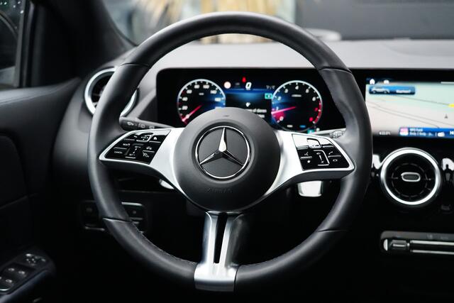 Mercedes-Benz GLA-KLASSE 180 Luxury Line 136pk Panoramadak/Stoelverwarming/Camera