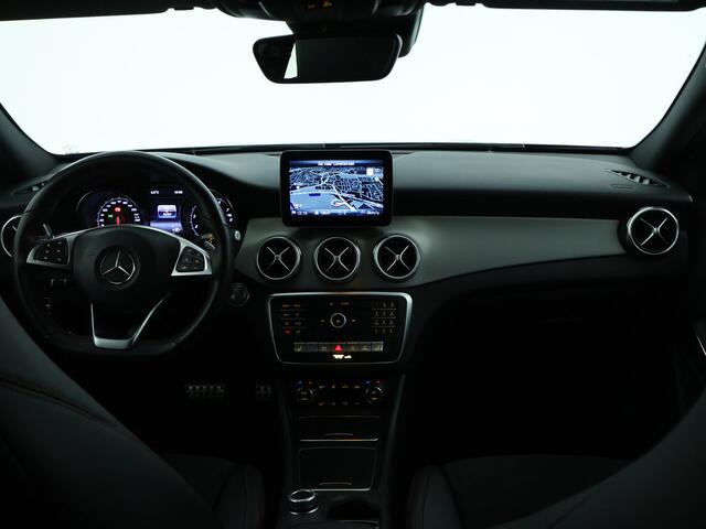 Mercedes-Benz GLA-KLASSE 180 Business Solution AMG | Navigatie | Camera | Climate Control | Stoelverwarming | Parkeersensoren | Elektrische Achterklep | Inclusief 24 maanden MB Certified garantie voor Europa.