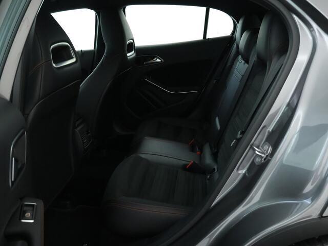 Mercedes-Benz GLA-KLASSE 180 Business Solution AMG | Navigatie | Camera | Climate Control | Stoelverwarming | Parkeersensoren | Elektrische Achterklep | Inclusief 24 maanden MB Certified garantie voor Europa.