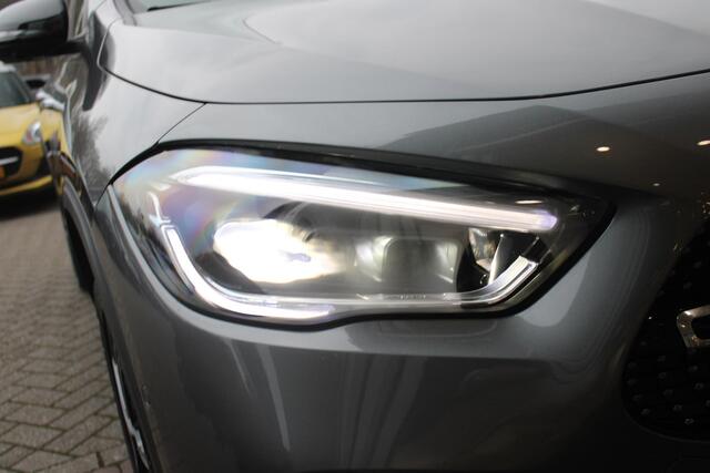 Mercedes-Benz GLA-KLASSE 250 e BUSINESS SOLUTION AMG LIMITED | SFEER VERLICHTING | PANORAMISCH SCHUIF/KANTEL DAK | MULTI BEAM LED KOPLAMPEN | APPLE CARPLAY/ANDROID AUTO | 360? CAMERA | DODEHOEK DETECTIE | ELEKTRISCH BEDIENBARE VOORSTOELEN MET GEHEUGENFUNCTIE | NIGHT PAKKET | 19" 