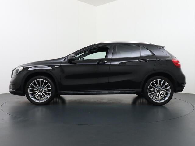 Mercedes-Benz GLA-KLASSE 180 AMG Facelift Styling Automaat Multispaaks AMG Velgen