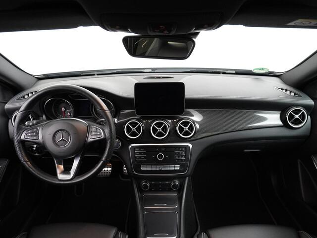 Mercedes-Benz GLA-KLASSE 180 AMG Facelift Styling Automaat Multispaaks AMG Velgen