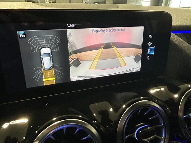 Mercedes-Benz GLA-KLASSE 250e AMG // Panoramadak // Trekhaak // Geheugen Stoelen // Sfeerverlichting // MultiBeam LED // Nightpakket // Keyless // Camera // Elek. Klep