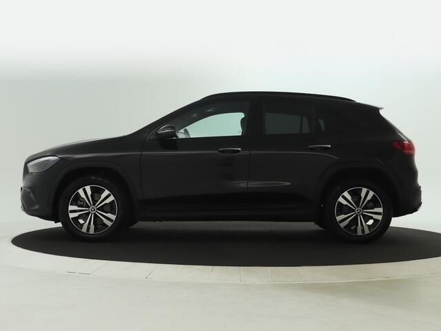 Mercedes-Benz GLA-KLASSE 250 e Plug-In Hybride Night Pakket | Achteruitrijcamera | Sfeerverlichting | Apple CarPlay | Stuur en Stoelbverwarming. | Inclusief 24 maanden MB Certified garantie voor Europa.