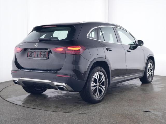 Mercedes-Benz GLA-KLASSE 250 e Face Lift Plug-In Hybride | Trekhaak | Laden 11kW | Stuur en Stoelverwarming | Led koplampen | Achteruitrijcamera | Inclusief 24 maanden MB Certified garantie voor Europa.