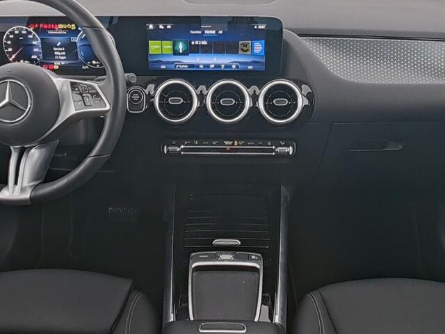 Mercedes-Benz GLA-KLASSE 250 e Face Lift Plug-In Hybride | Trekhaak | Laden 11kW | Stuur en Stoelverwarming | Led koplampen | Achteruitrijcamera | Inclusief 24 maanden MB Certified garantie voor Europa.