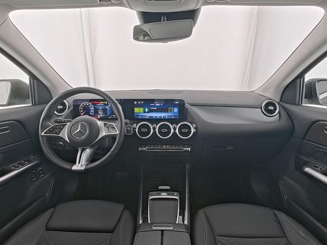 Mercedes-Benz GLA-KLASSE 250 e Face Lift Plug-In Hybride | Trekhaak | Laden 11kW | Stuur en Stoelverwarming | Led koplampen | Achteruitrijcamera | Inclusief 24 maanden MB Certified garantie voor Europa.