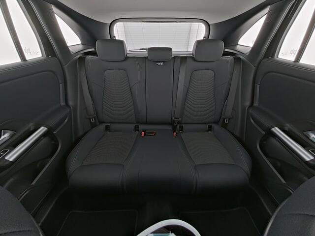 Mercedes-Benz GLA-KLASSE 250 e Face Lift Plug-In Hybride | Trekhaak | Laden 11kW | Stuur en Stoelverwarming | Led koplampen | Achteruitrijcamera | Inclusief 24 maanden MB Certified garantie voor Europa.